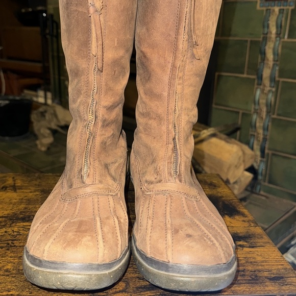 Ugg Arquette waterproof leather duck boot sz. 10 - Picture 4 of 11